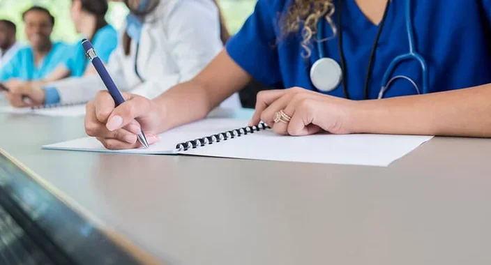 Finding the Right Nursing School Format for Your Schedule and Goals